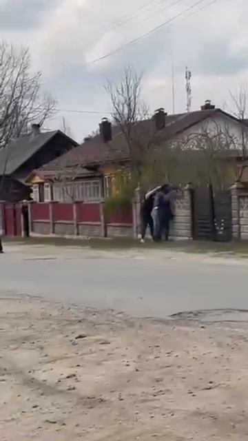 На Ровенщине люди помогли своему односельчанину вырваться из рук 