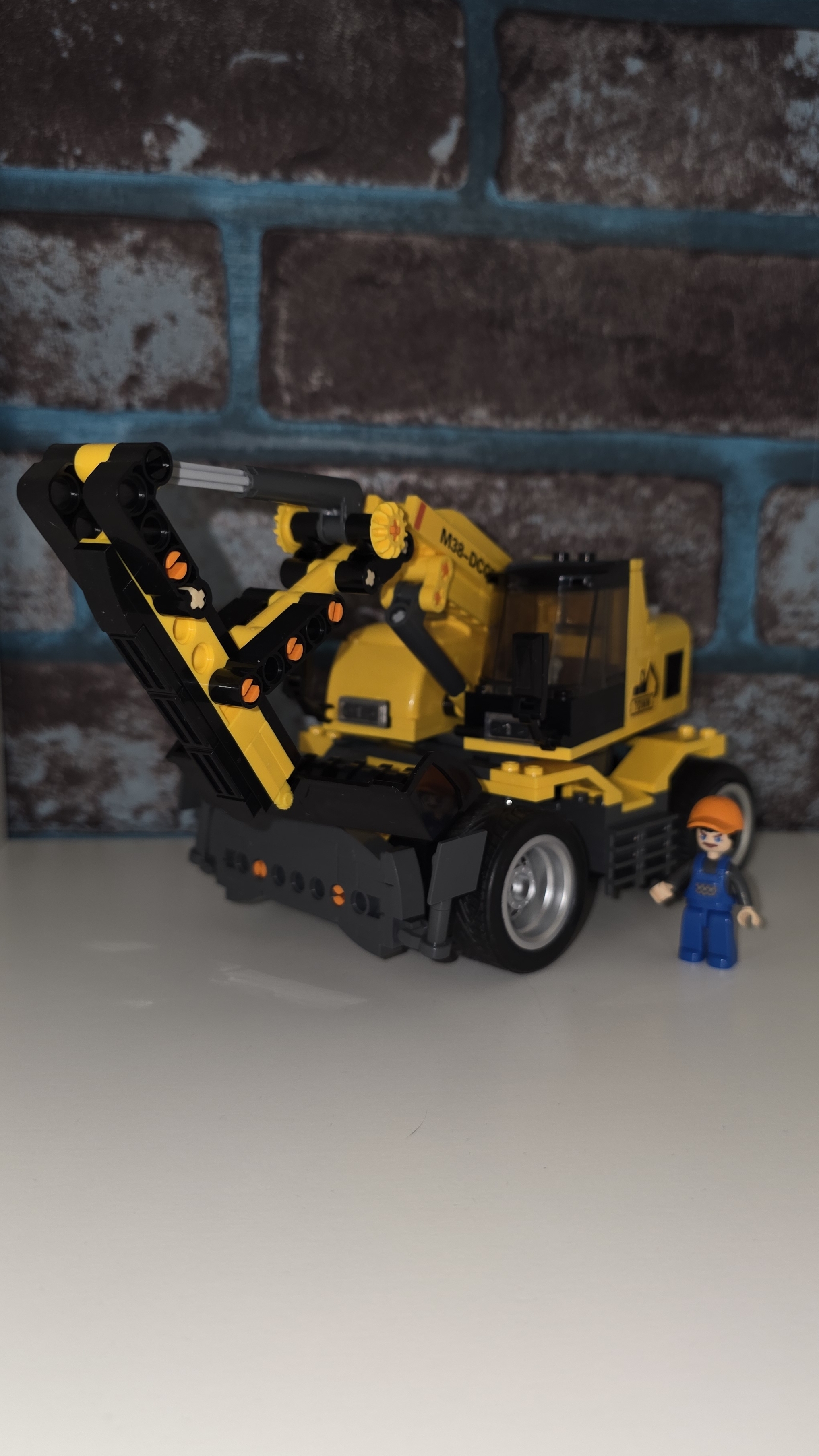 Экскаватор на пульте управления