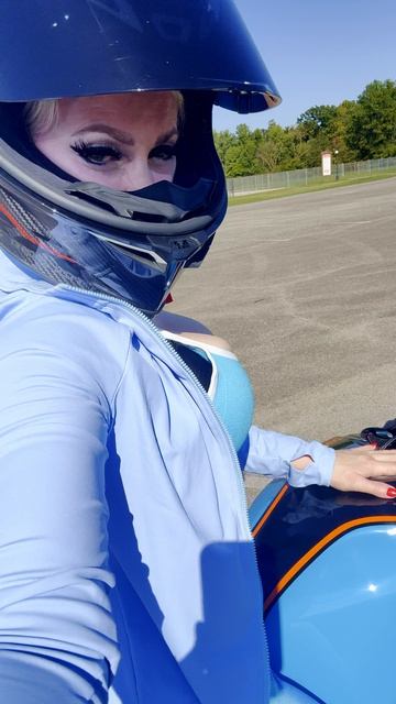 Катя Алмаз мото девушка на Дукати Ламборгини