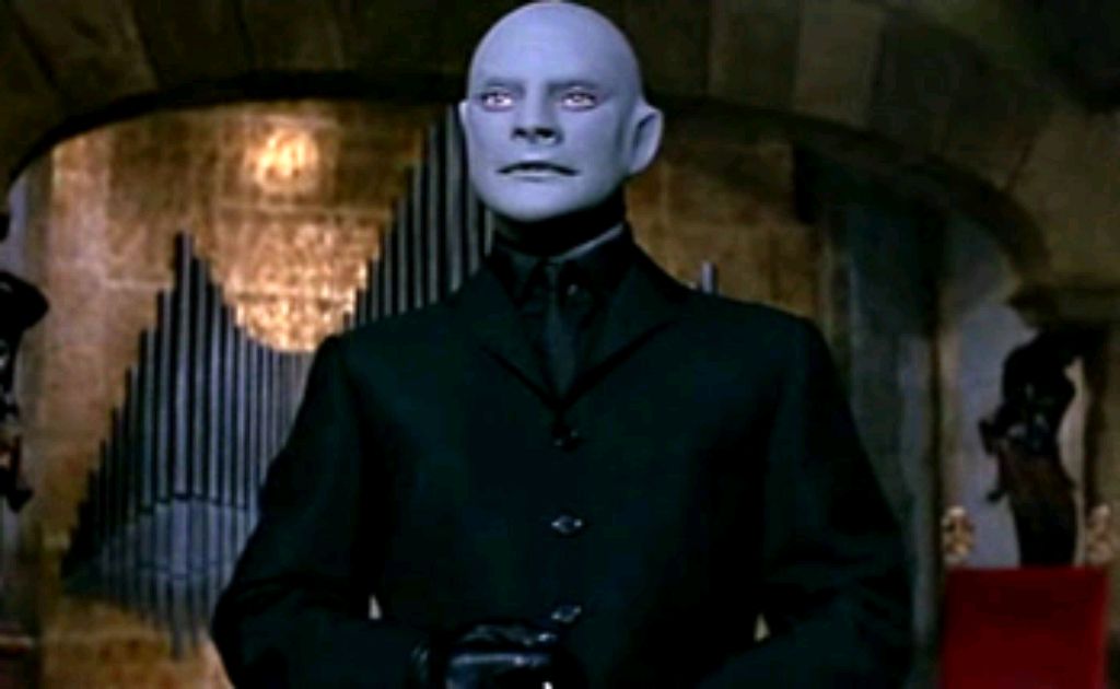 Играю в танки, болтаем проводим приятно время .👍👍🥳🥳