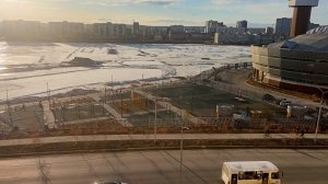 Якутск,весна в разгаре. В городе сухо,дачная дорога плывёт.