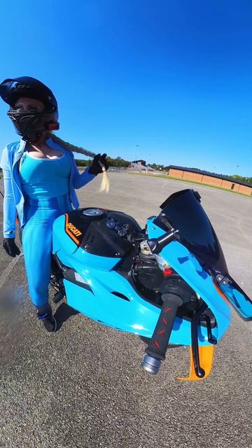 Катя Алмаз мото девушка на Дукати Ламборгини