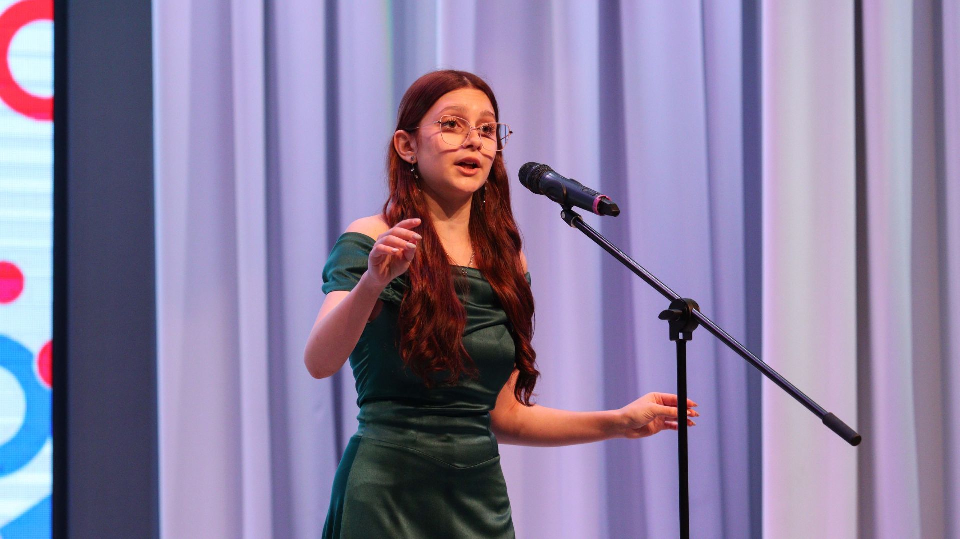 По сеничкам Дуняшенька гуляла | Исполняет Ульяна Долганова