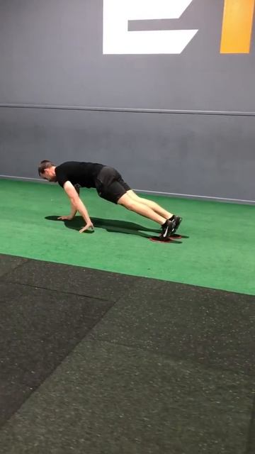 Ходьба в планке со слайдером / Slider Plank Walk