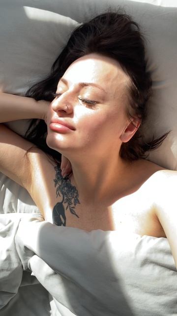 Купаться в лучах солнца😍