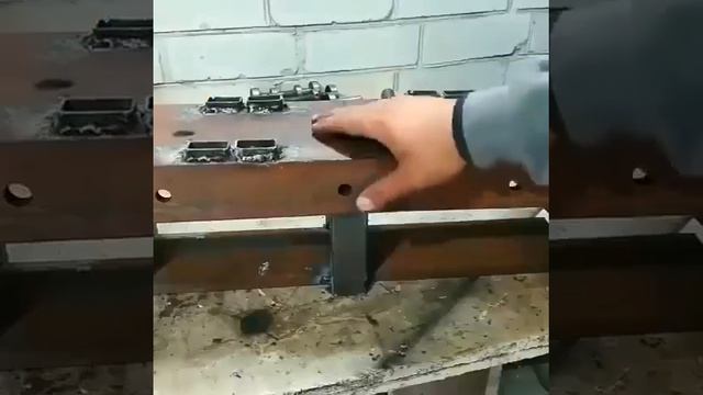 Отличный самодельный профилегиб

Руки Плотника