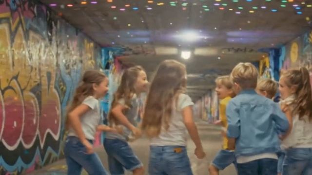 𝔻𝕁𝔻𝕒𝕞𝕡𝕗 - 𝕊𝕙𝕒𝕕𝕠𝕨𝕤 𝕚𝕟 𝕥𝕙𝕖 𝕊𝕥𝕣𝕖𝕖𝕥𝕝𝕚𝕘𝕙𝕥 (𝟚𝕜𝟚𝟞 ℝ𝕞𝕩)