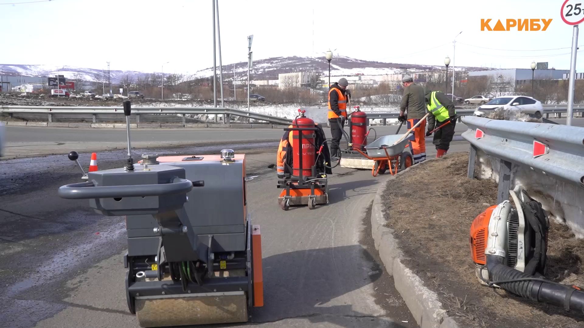 На дорогах Магадана - новый автономный комплекс для ямочного ремонта асфальта