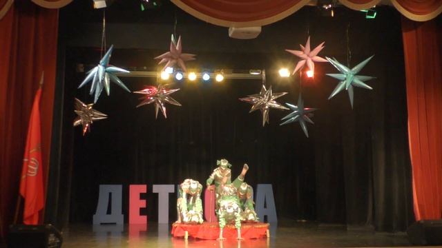 ДД(Ю)Т Московского района - Эстрадно-цирковой коллектив ««Звездная улыбка» -«Тайна Третьей планеты»
