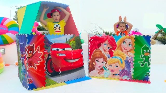 Макс и Катя сами построили игровые домики