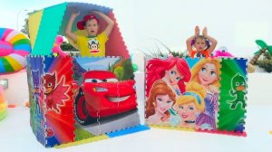 Макс и Катя сами построили игровые домики