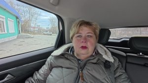 Для дачи покупаем нужные мелочи. Сафар делает гнезда для курочек.