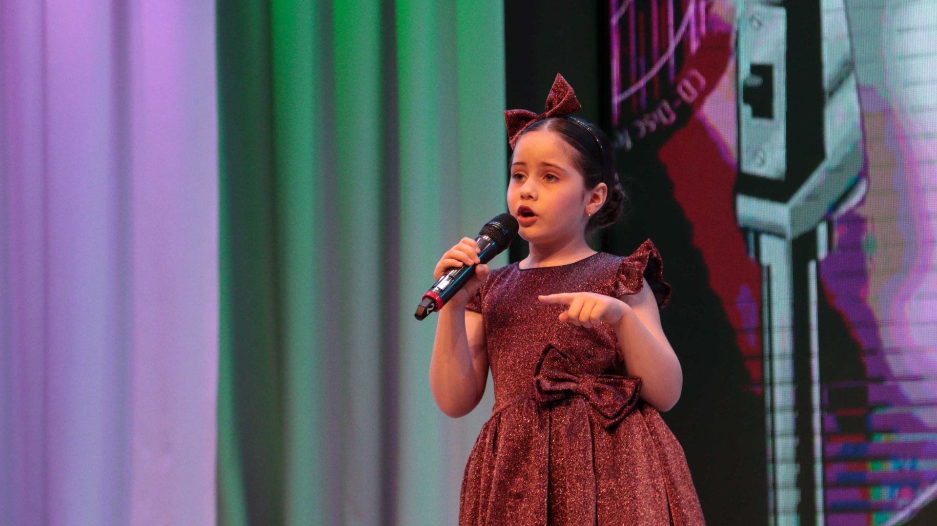 47 минут у телефона | Исполняет Диана Гуркова