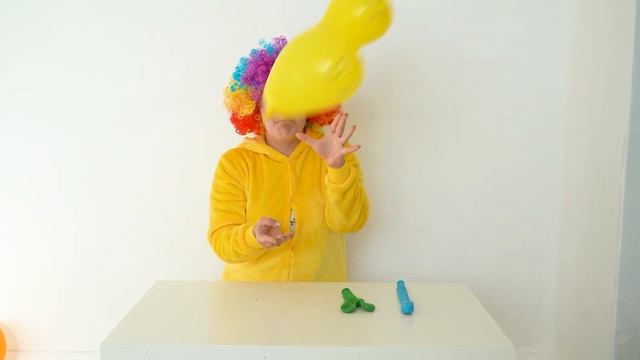 110 Надуваем воздушные шары, играем в надувном бассейне и поем детские песенки