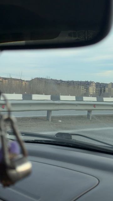 Проезжаем стелу… въезжаем в Абакан… 8-й день путешествия в Тыву.