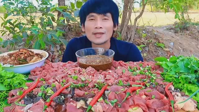 #MUKBANG Свежее мясо телятины с острым соусом и овощи.ASMR ЕДА НА КАМЕРУ ОБЖОР ОБЕД