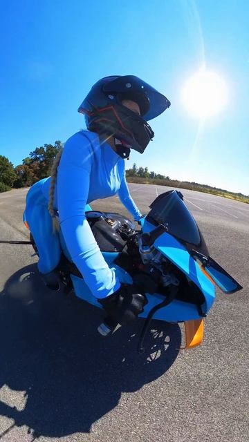 Катя Алмаз мото девушка на Дукати Ламборгини