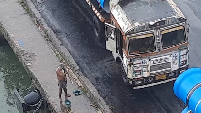 Самое время помыться... в порту! Полный вперед!