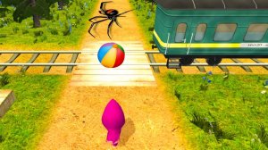 Смешное видео - Смелая девочка Маша из Мультика Маша и Медведь играет в лесу