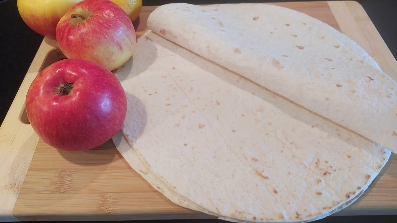 Просто беру ЛАВАШ и яблоки! Супер вкусно к ЧАЮ, лучше не придумаешь!