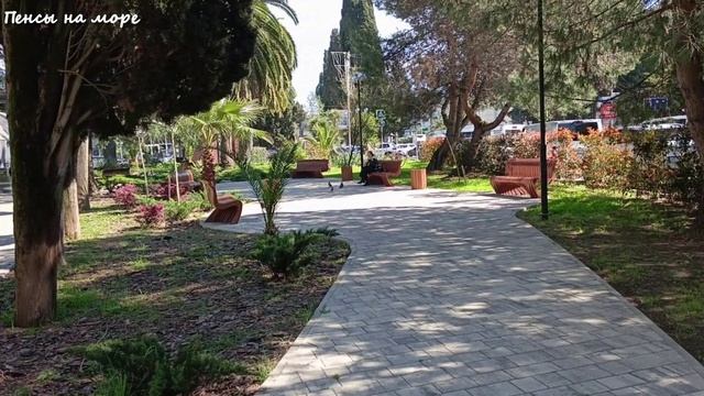 Прогулки по любимому Адлеру. Сквер в центре Адлера, пока без названия, но очень уютный.