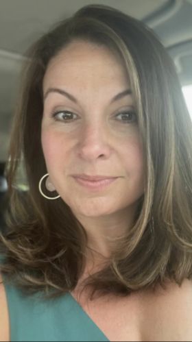 Женщина с ребенком на руках обратилась к старику….