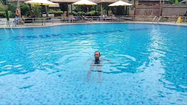 Ещё один очень тёплый бассейн!Нячанг-Тхап Ба!