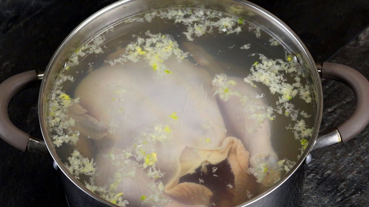 Пока все ЖАРЯТ, я предпочитаю МАРИНОВАТЬ курицу, и вкус получается НЕОБЫКНОВЕННО нежным и ароматным.