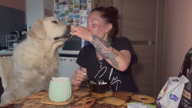 ЗАВТРАКАЕМ с Рич. ТВОРОГ со СГУЩЁНКОЙ) НИЧЕГО не СЛИПНЕТСЯ,как вы думаете? А что ЛЮБИТЕ ВЫ?