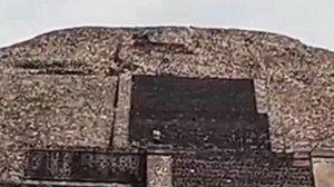 Мужчина открыл стрельбу по туристам у пирамид в Мексике