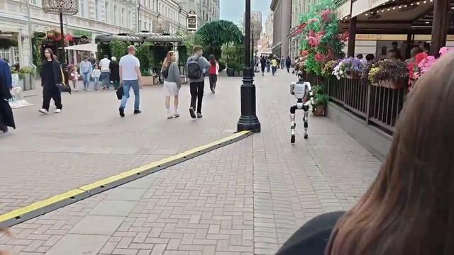 Роботы на улицах Мocквы