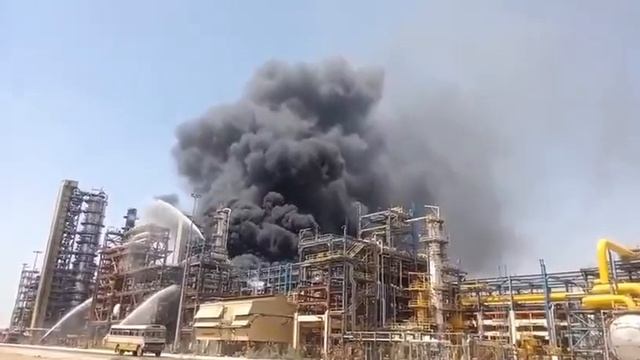 Крупный пожар произошёл на нефтеперерабатывающем заводе (НПЗ) HPCL Rajasthan в Пачпадре