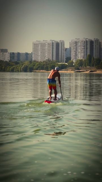 сап в Москве , гребля стоя .