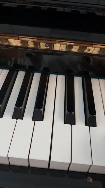 как сыграть мою песню СТРАХ на фортепиано