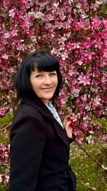 Пусть сегодняшний день принесёт в ладонях хотя бы немного тепла. И пусть эта затянувшаяся зима након