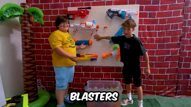 я в своей комнате построил секретный бассейин