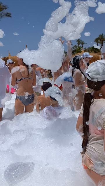 Египет 2025. Лена. Пенная вечеринка