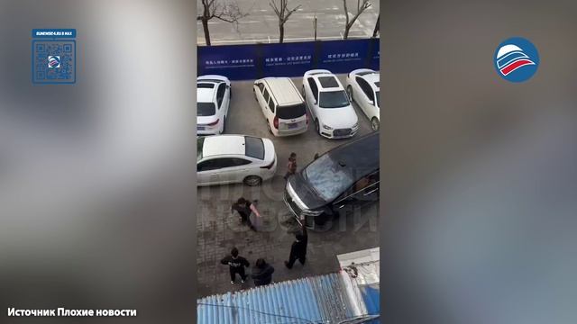 Шокирующий трюк: водитель в Китае бился головой об авто, чтобы сымитировать ДТП