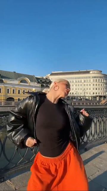 Девушка Аслана и он сам