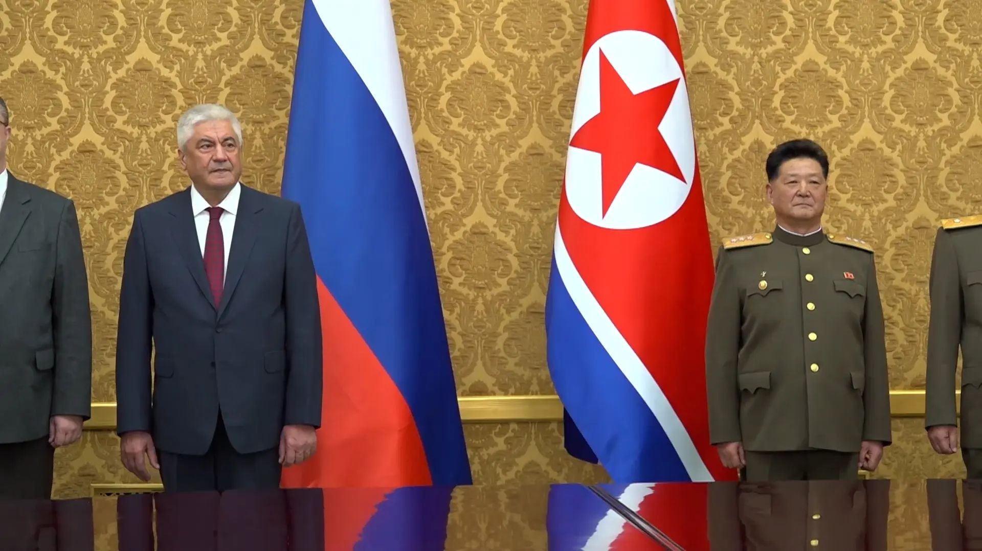 В Пхеньяне Владимир Колокольцев обсудил с Пан Ду Собом вопросы сотрудничества МВД России и МОБ КНДР