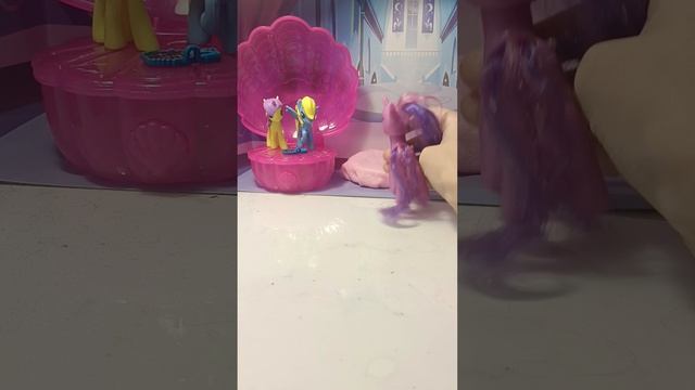 семья пони. Приезд гостей (2 серия)