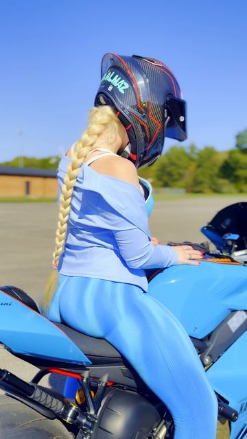 Катя Алмаз мото девушка на Дукати Ламборгини