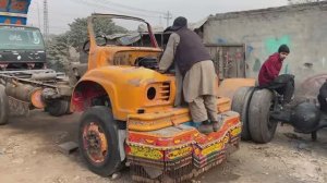 Пакистанская реставрация грузовика 1990 года выпуска