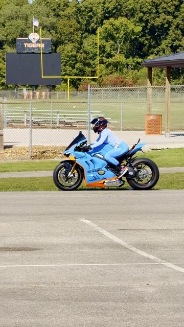 Катя Алмаз мото девушка на Дукати Ламборгини