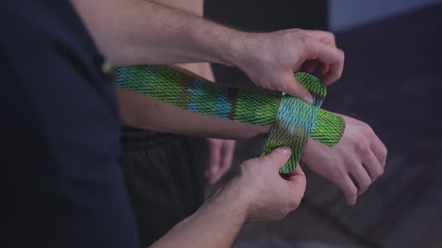 Тейпирование лучезапястного сустава с KineXib: поддержка, стабилизация и снятие боли