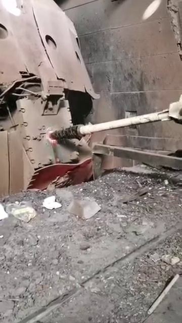 Машина для бурения выпускного отверстия