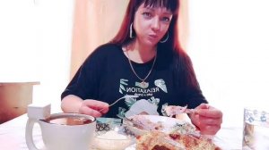 Мукбанг/Курочка запеченная в духовке/Овощной салат/Сыр, колбаса/Чай/Болталка/Не расстраивайтесь.