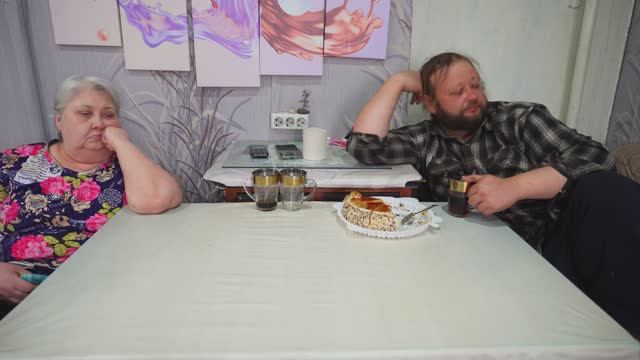 Нет в жизни щастья Сын кушает торт Настроение на нуле Просто такой серый день ПОДВАЛ ИЛЬИЧА