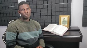 Валентин Уралов. Казалось бы, обычная строка — читает Диаките Манса