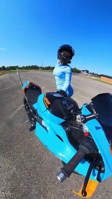 Катя Алмаз мото девушка на Дукати Ламборгини